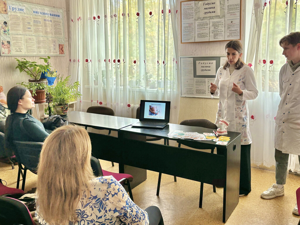 Стоматологічна просвіта майбутніх мам - важлива ланка у забезпеченні здорових зубів у дітей.