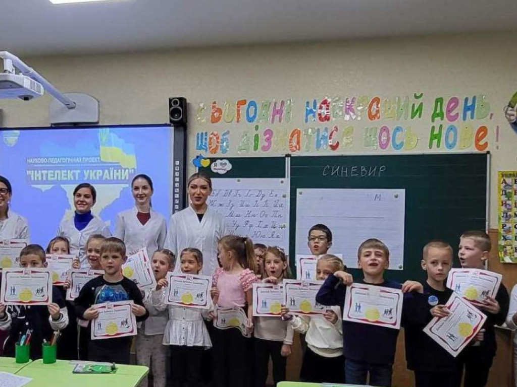 18 січня 2024 року продовжуємо санітарно-просвітницьку роботу в рамках проекту: "Стоматологічна просвіта молодших школярів – запорука здоров’я нації".